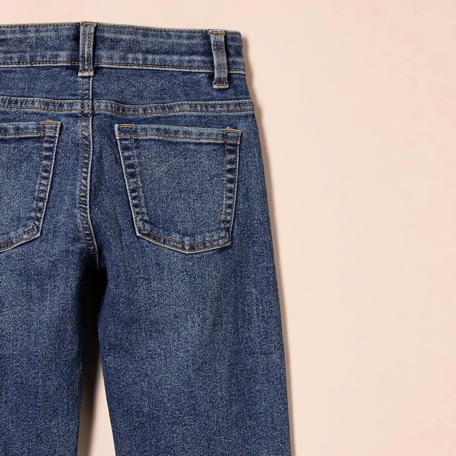 Amazon Essentials Boys' Regular Straight-Fit Jeans