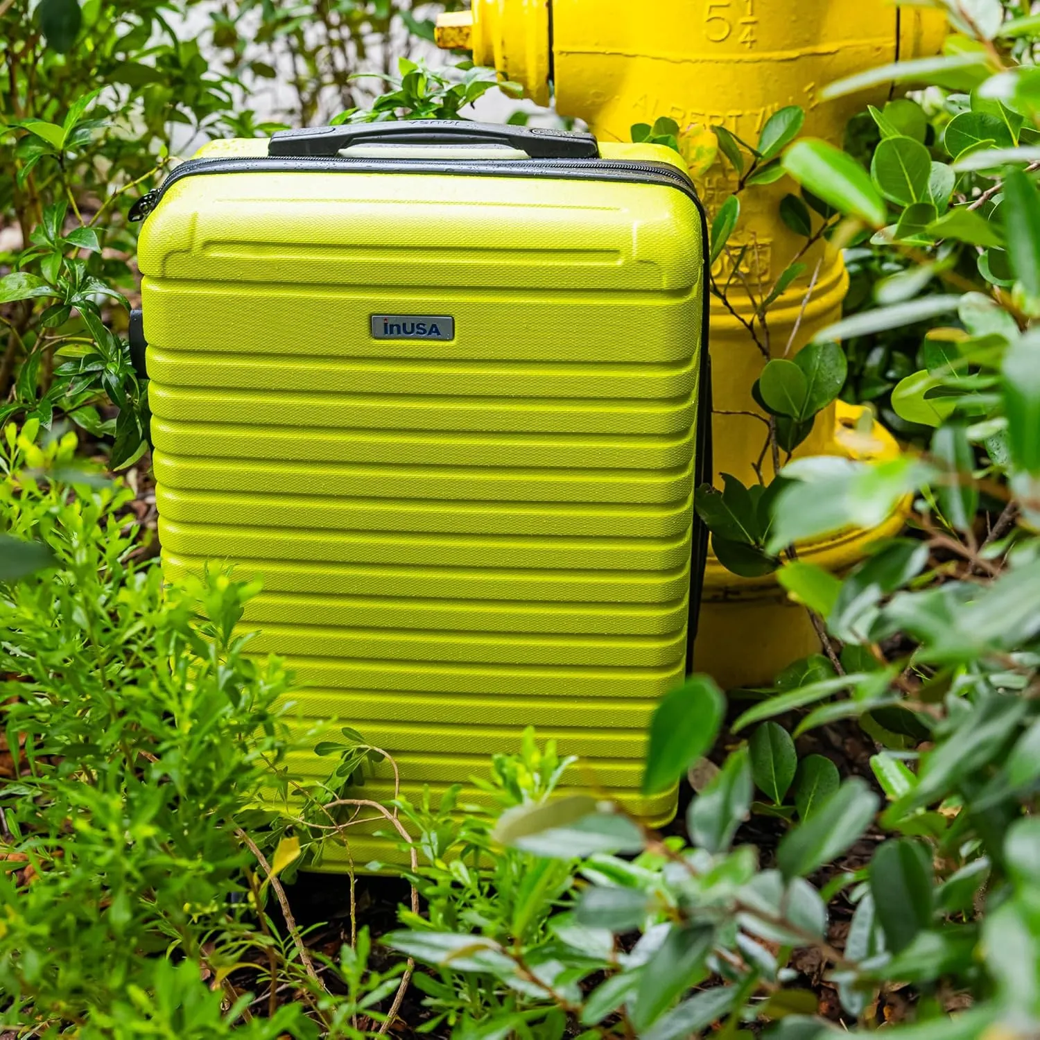 InUSA DEEP Luggage with GEL Handle | Spacious Traveling Suitcases, Travel Suitcase with Dual Spinner Wheels and Studs | 24 Inch Medium Hardside Luggage | Green