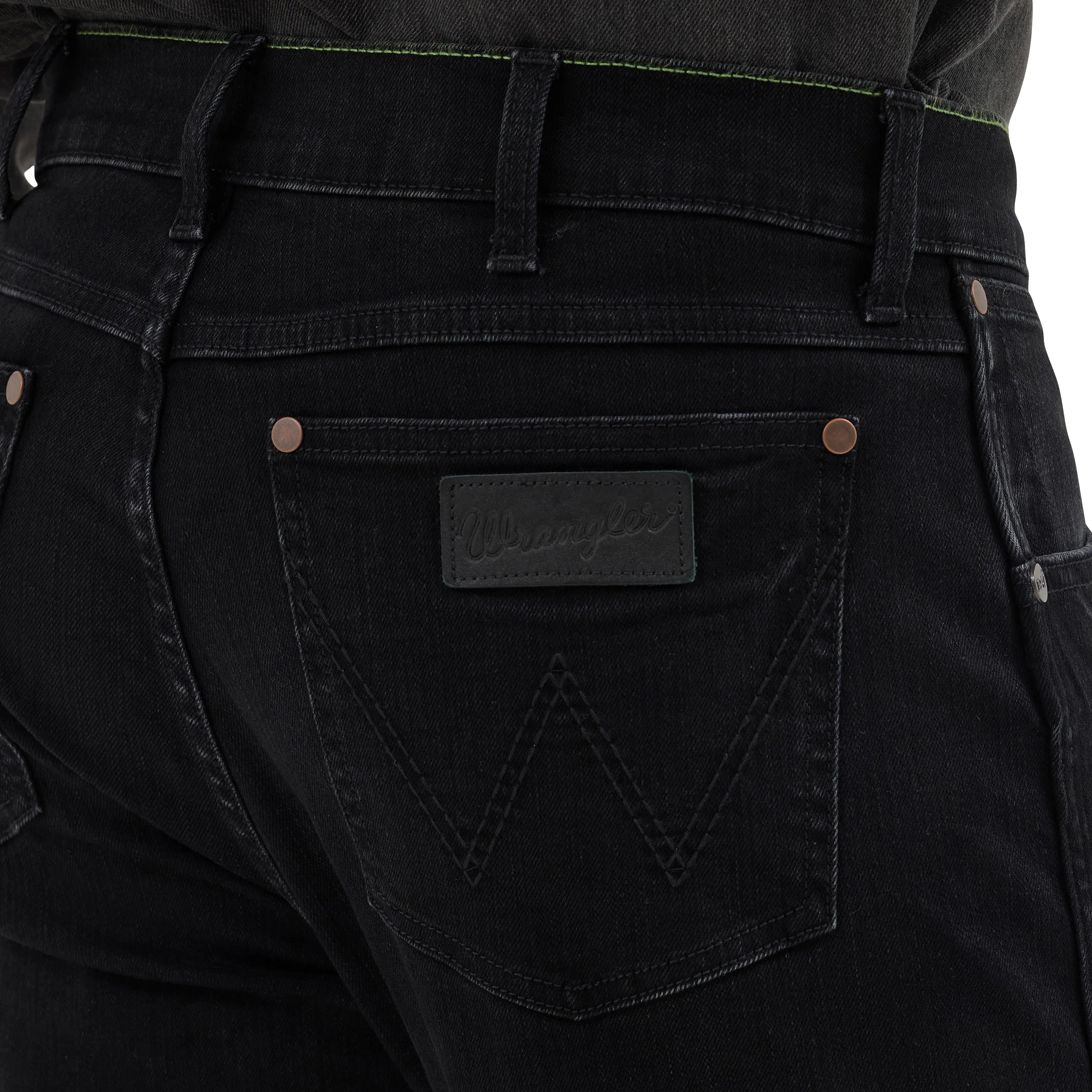 Men's Wrangler Retro Slim Straight Jean in Blackwell 88MWZ