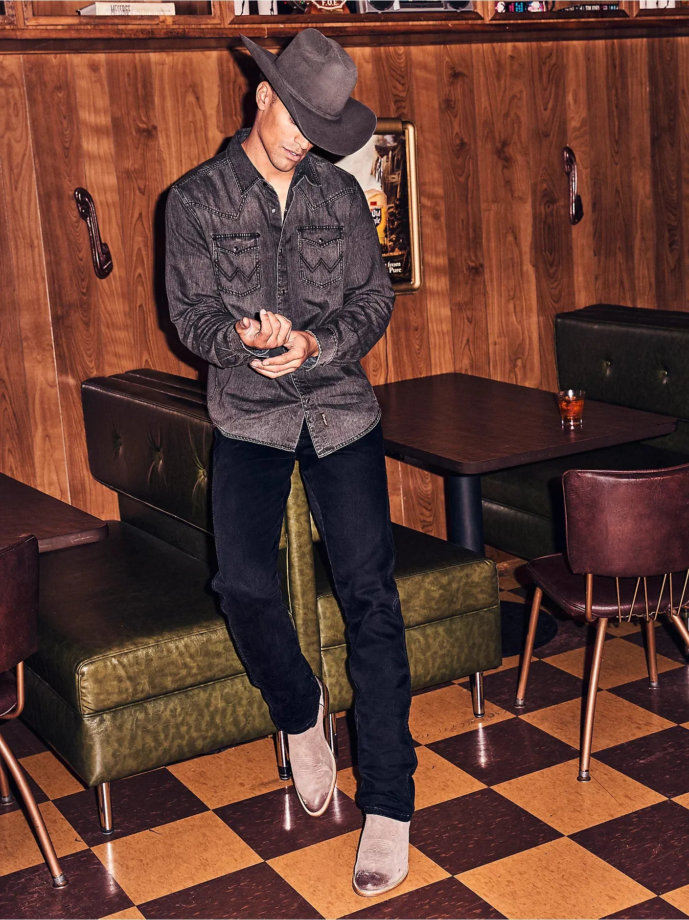 Men's Wrangler Retro Slim Straight Jean in Blackwell 88MWZ