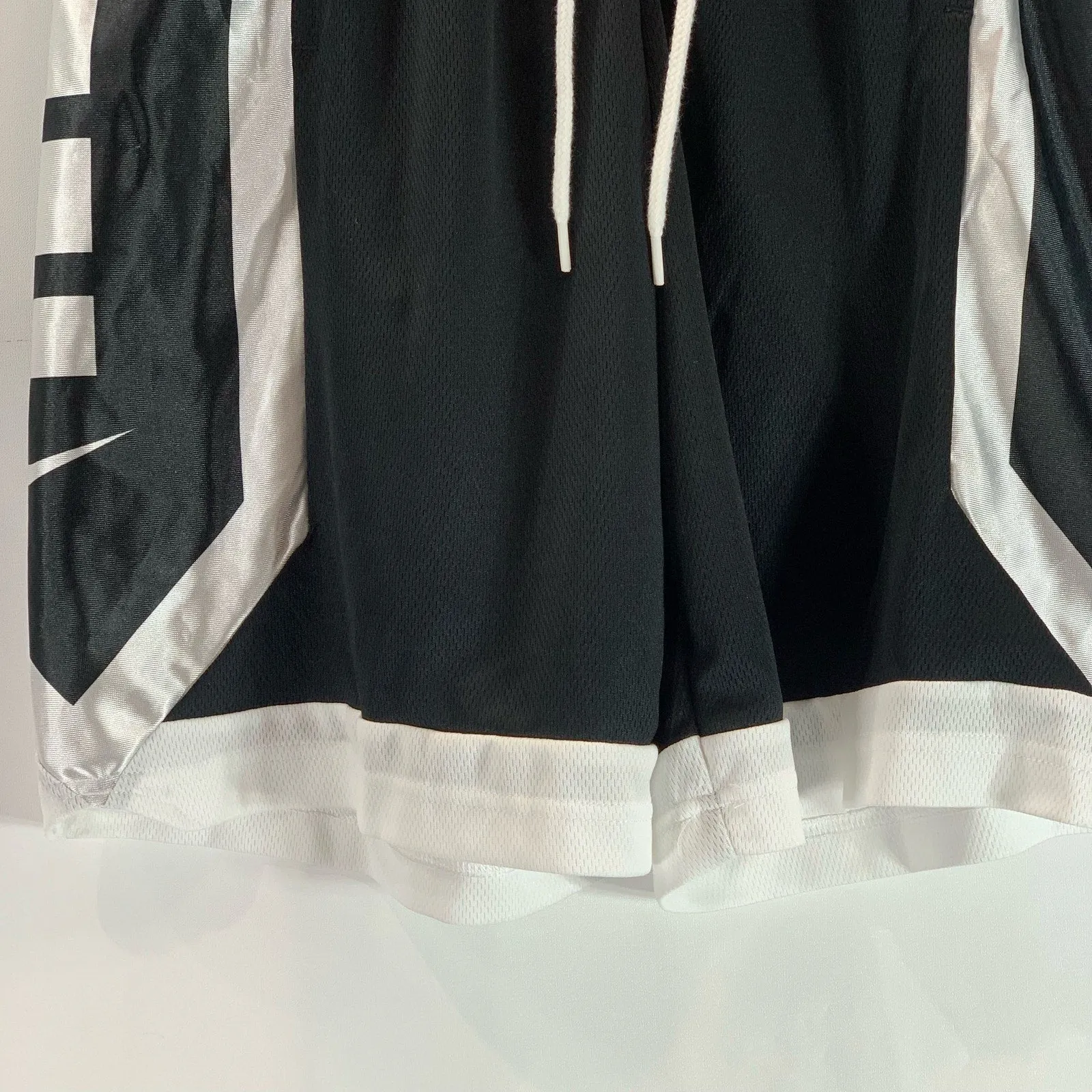 NIKE Men's Black/White Dri-Fit Drawstring Pull-On Elite Basketball Shorts SZ S