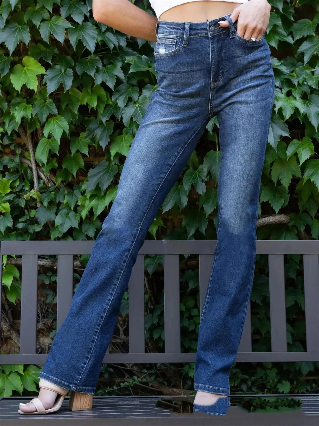 Women's Denim Jeans Mid-Rise Straight Fit Comfortable and Versatile Stretch Denim Jeans