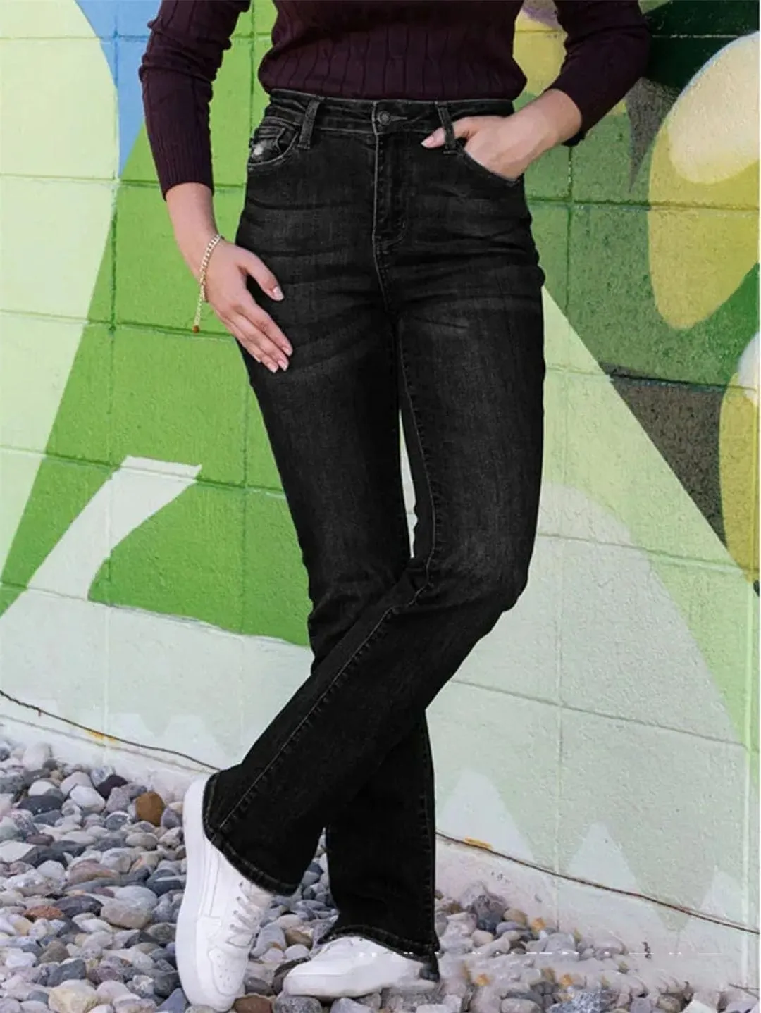 Women's Denim Jeans Mid-Rise Straight Fit Comfortable and Versatile Stretch Denim Jeans