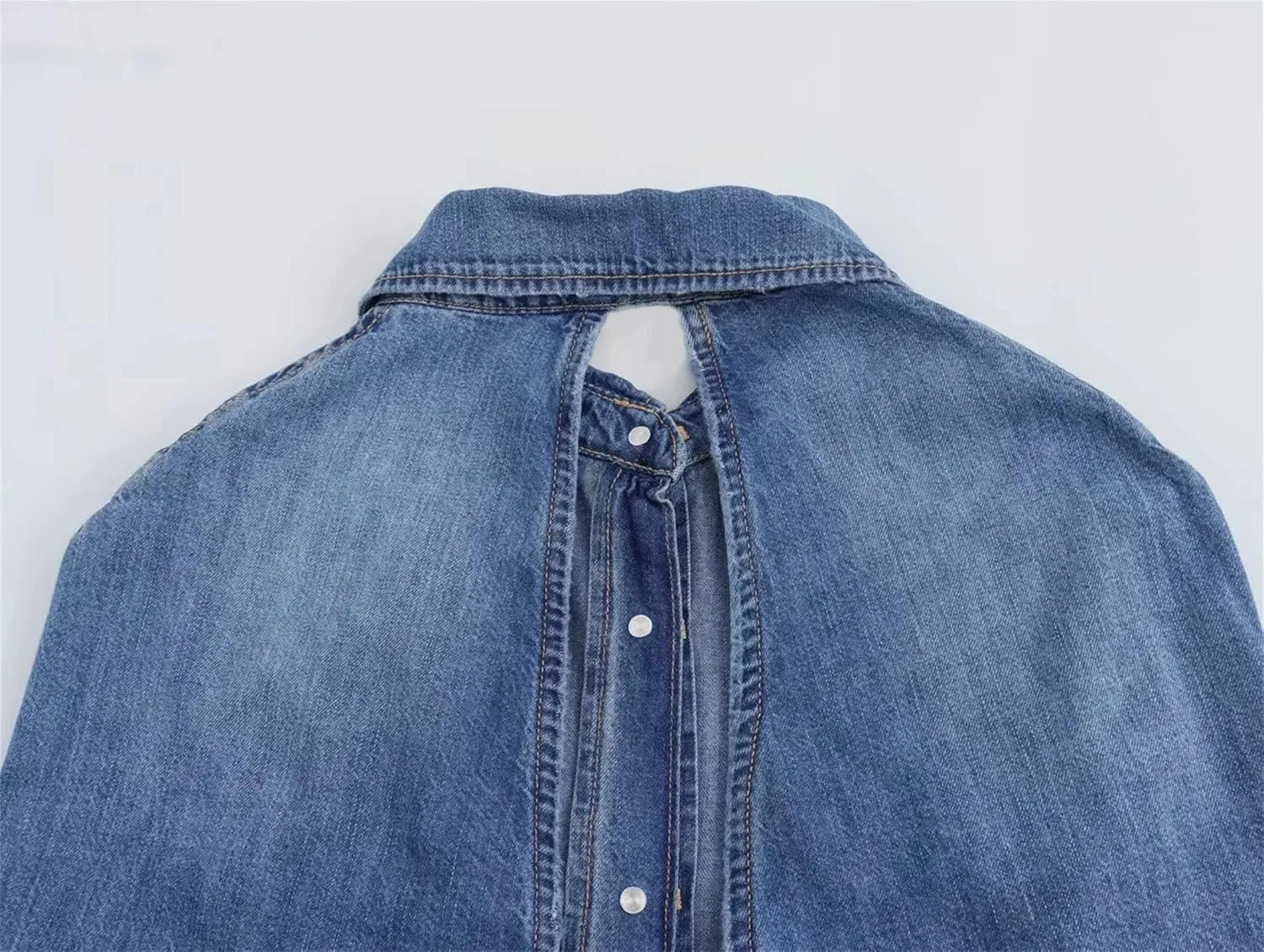 Women's Fashion Backless Denim Shirts 2025 Summer Classic Streetwear Turn-Down Collar Single Breasted Jean Shirts