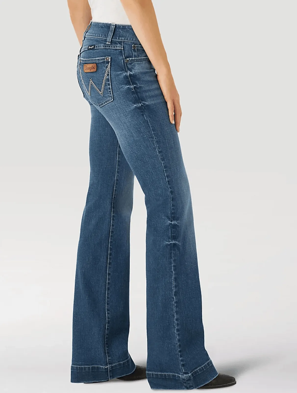 Wrangler Retro Women's Mae Mid Rise Wide Leg Trouser Jean 112315025
