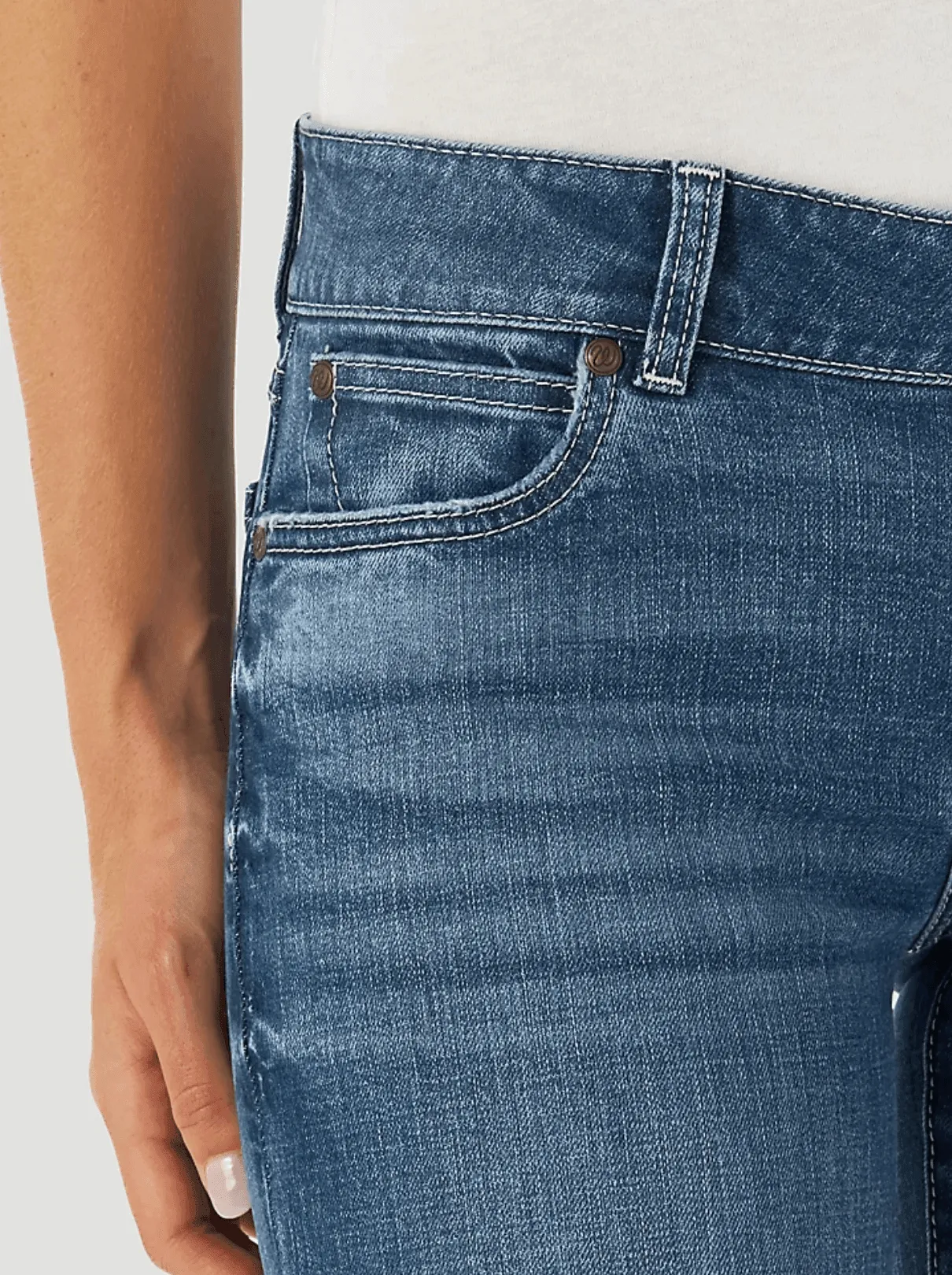 Wrangler Retro Women's Mae Mid Rise Wide Leg Trouser Jean 112315025